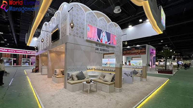 Futuristic exhibition stand with curved metallic structure and illuminated floor edges